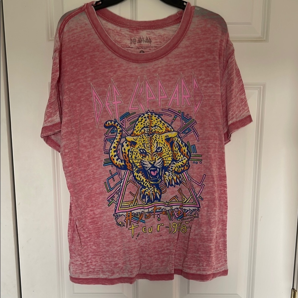 Def Leppard Tour 1988 Pink Graphic T-Shirt